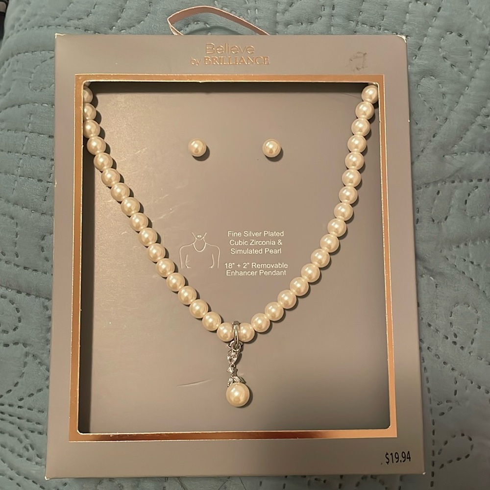 BNWT pearl necklace and earrings bride bridal set
